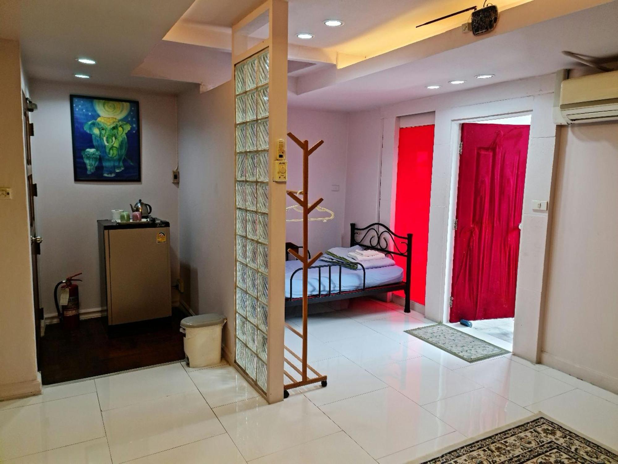 Ostello Ddm House Bangkok Esterno foto