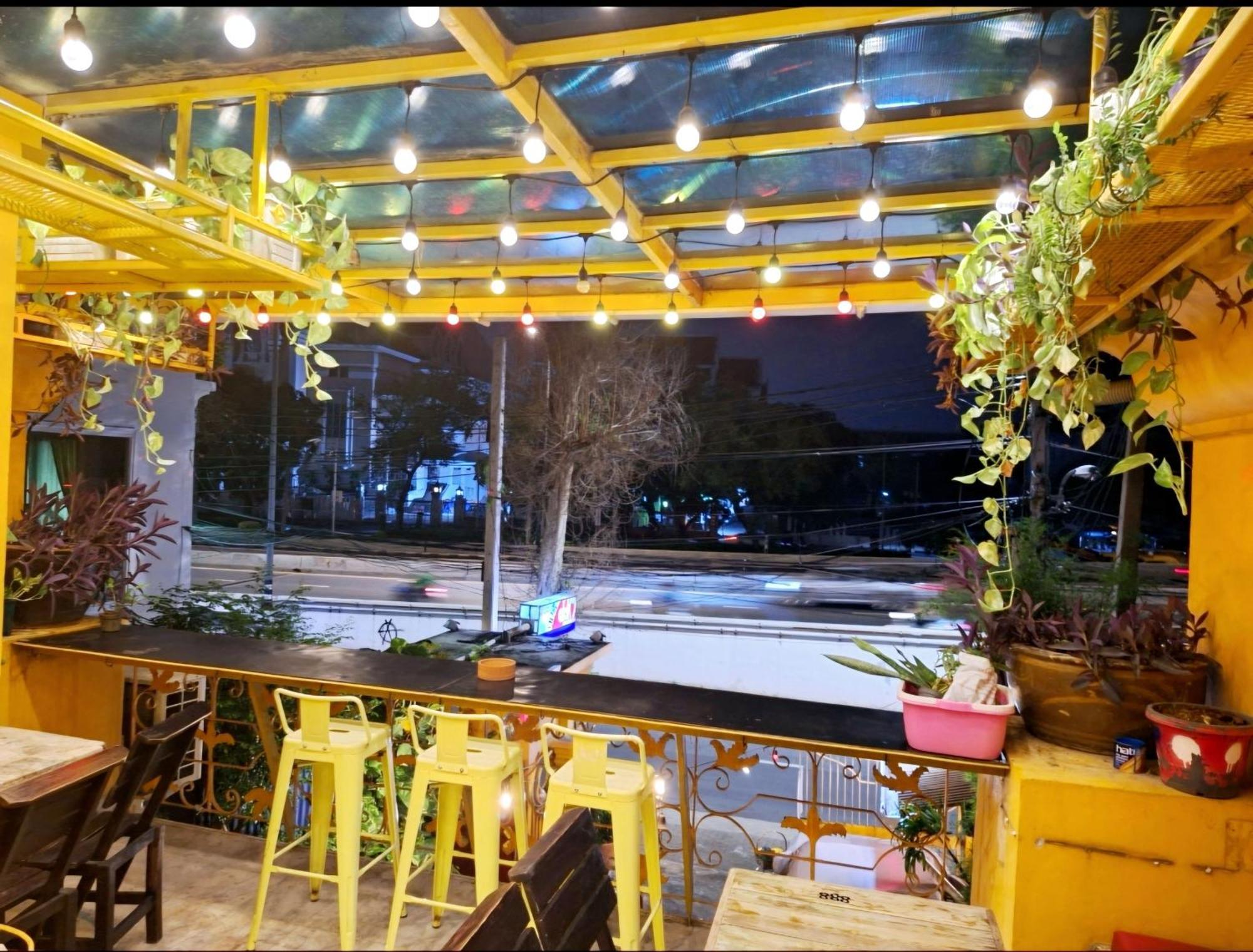 Ostello Ddm House Bangkok Esterno foto