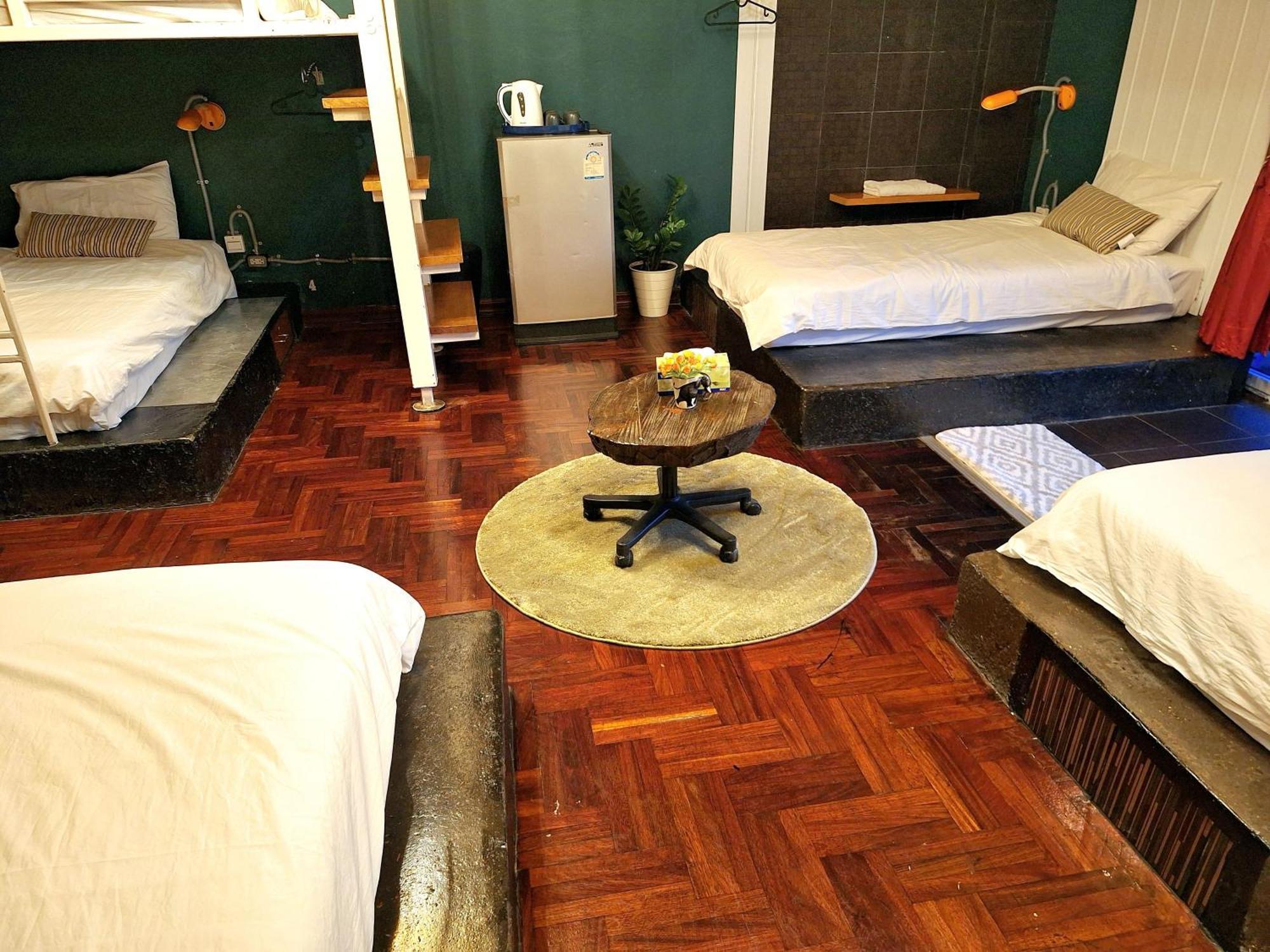 Ostello Ddm House Bangkok Esterno foto
