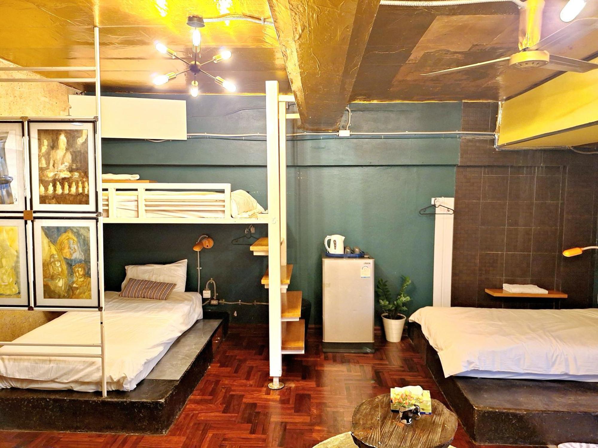 Ostello Ddm House Bangkok Esterno foto