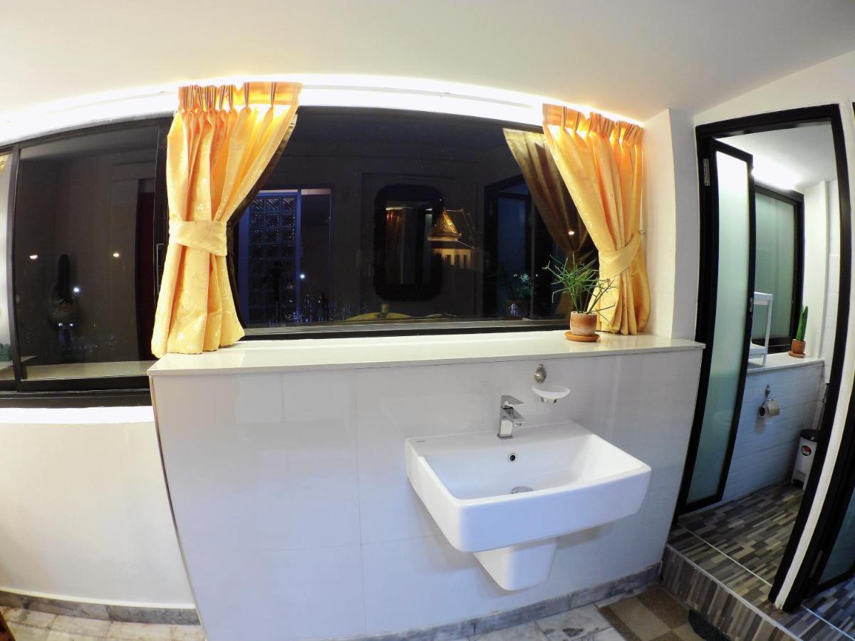 Ostello Ddm House Bangkok Esterno foto