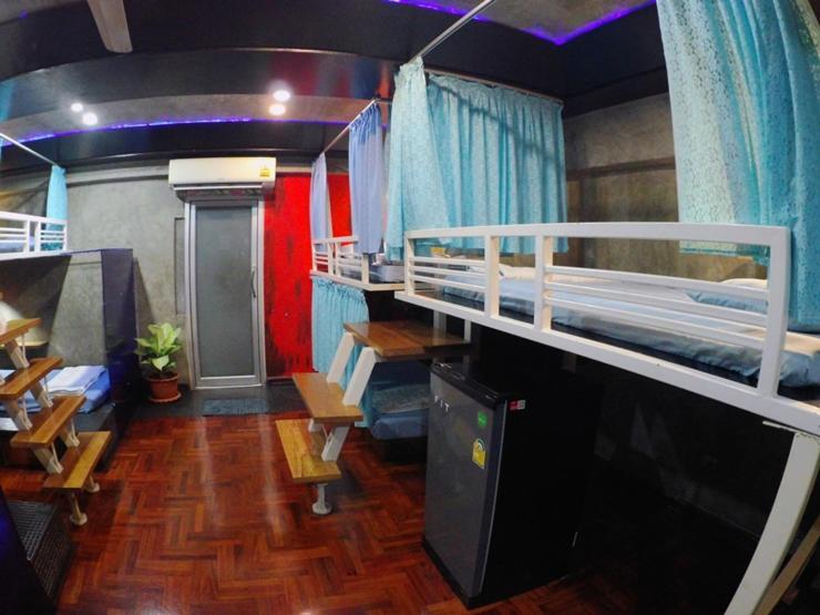 Ostello Ddm House Bangkok Esterno foto